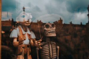 Trasformazione e Rigenerazione in Pinocchio: La Visione delle Costellazioni Familiari Ancestrali